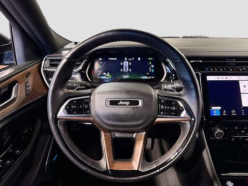 Used 2023 Jeep Grand Cherokee Summit w/ Advanced Protech Group IV AWD/4WD image 17