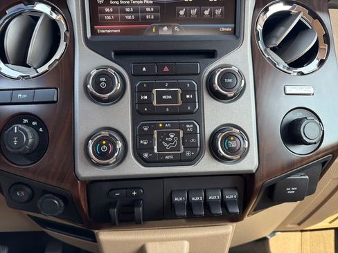 Used 2016 Ford F250 Lariat w/ Chrome Package image 32