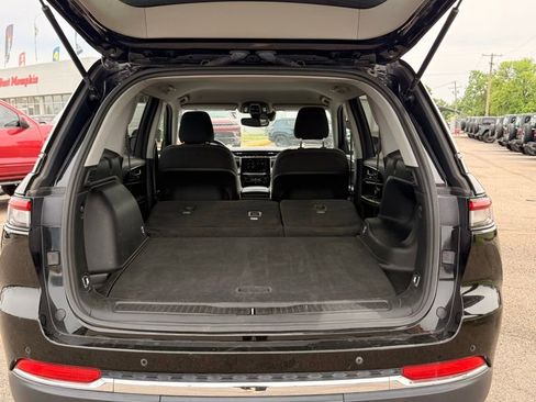 Used 2024 Jeep Grand Cherokee Laredo RWD image 25
