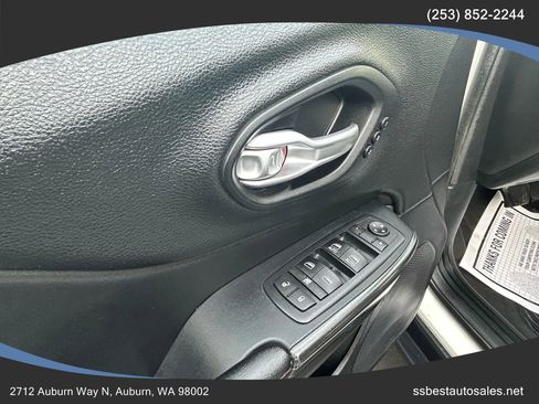 Used 2016 Jeep Cherokee Trailhawk w/ Leather Interior Group image 25