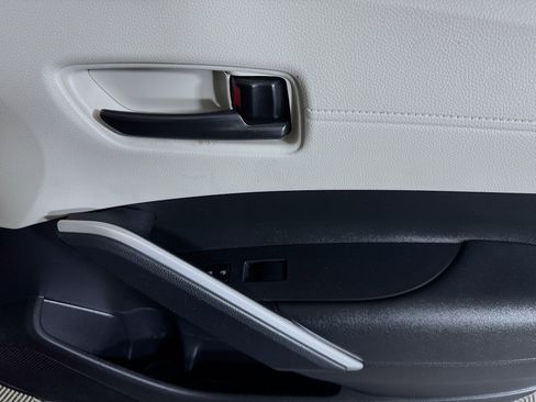 Used 2024 Toyota Corolla Cross LE image 31