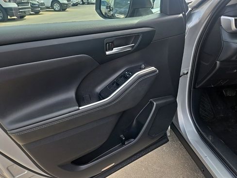 Used 2022 Toyota Highlander XLE image 36