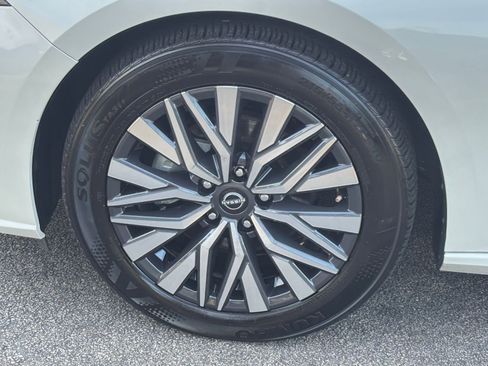 Used 2025 Nissan Altima 2.5 SV image 30