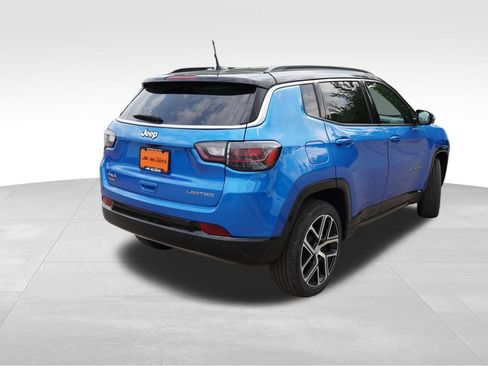 Used 2024 Jeep Compass Limited w/ Elite Group AWD/4WD image 3