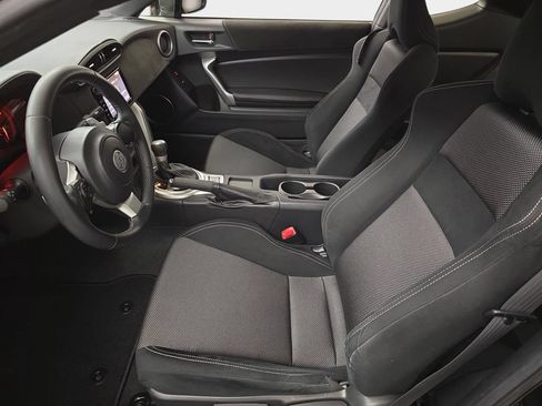Used 2017 Toyota 86 RWD image 13