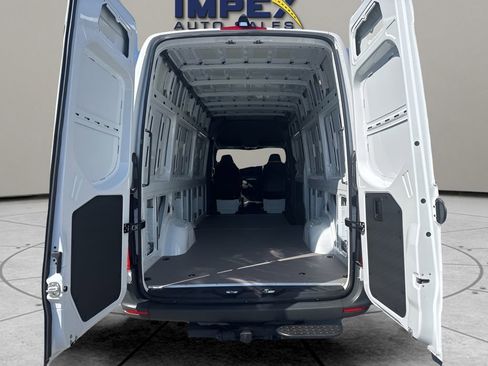 Used 2025 Mercedes-Benz Sprinter 2500 image 24