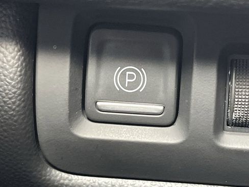 Used 2024 Cadillac XT4 Premium Luxury image 55