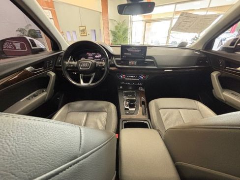 Used 2018 Audi Q5 2.0T Premium Plus w/ Premium Plus Package AWD/4WD image 10