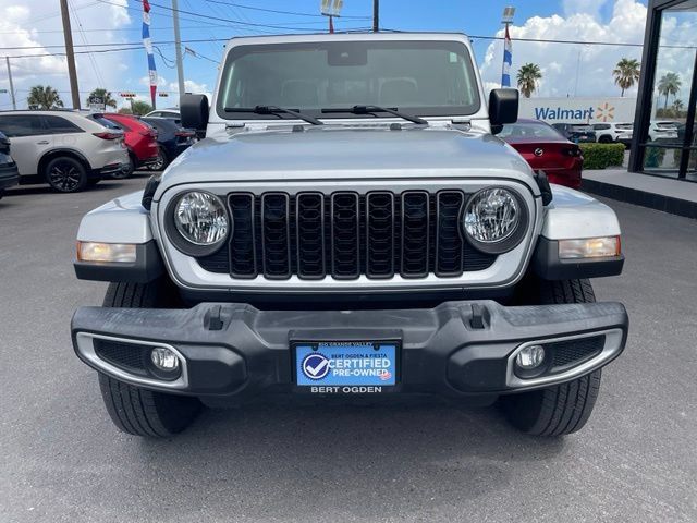 Used 2024 Jeep Gladiator Sport AWD/4WD image 2