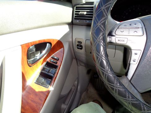 Used 2009 Toyota Camry XLE image 24