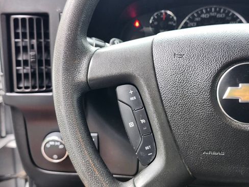 Used 2017 Chevrolet Express 3500 RWD image 19