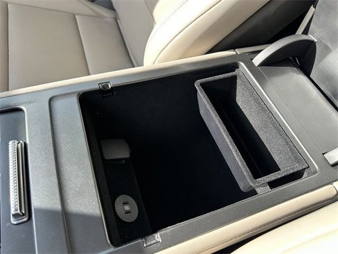 Certified 2024 Lincoln Nautilus Premier image 25