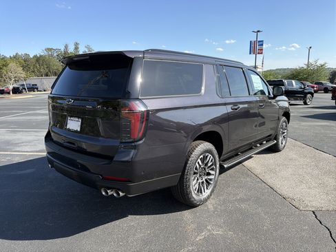New 2026 Chevrolet Suburban Z71 image 6
