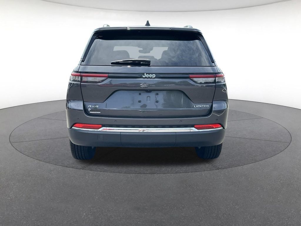 Used 2023 Jeep Grand Cherokee Limited AWD/4WD image 4