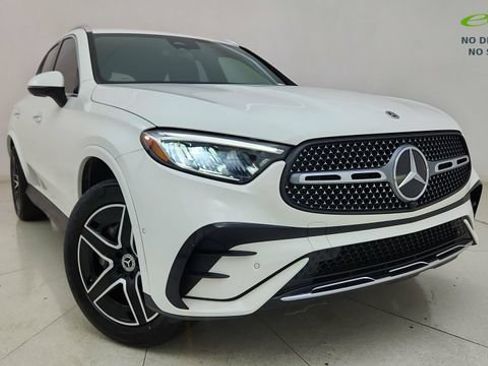 Used 2025 Mercedes-Benz GLC 300 4MATIC image 1
