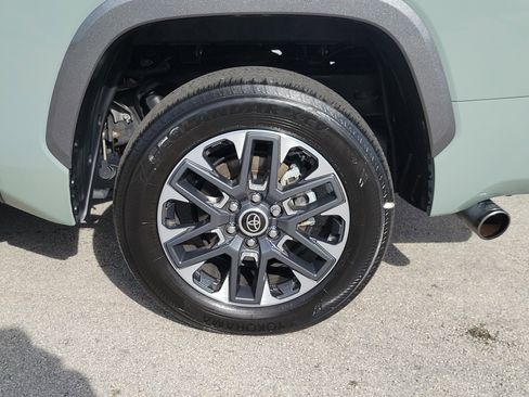 Used 2024 Toyota Tundra Limited image 25