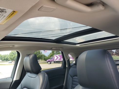 Used 2024 Ford Edge SEL w/ Convenience Package AWD/4WD image 11