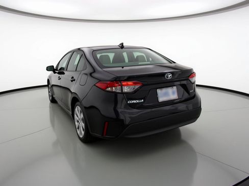 Used 2025 Toyota Corolla LE image 6