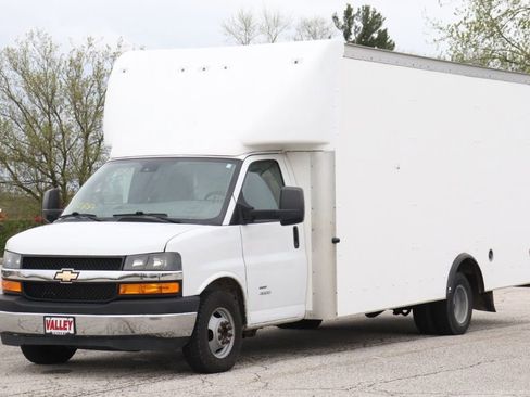 Used 2021 Chevrolet Express 4500 Extended w/ Power Convenience Package RWD image 4