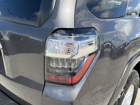 Used 2016 Toyota 4Runner SR5 AWD/4WD image 10