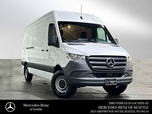 Used 2025 Mercedes-Benz Sprinter 2500 image 1