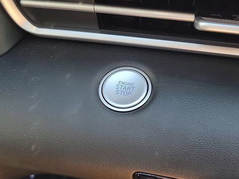 Certified 2025 Hyundai Elantra Hybrid FWD image 10