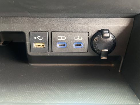 Used 2022 Toyota Highlander XLE image 47