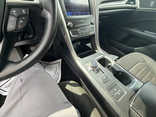Used 2020 Ford Fusion SE FWD image 32