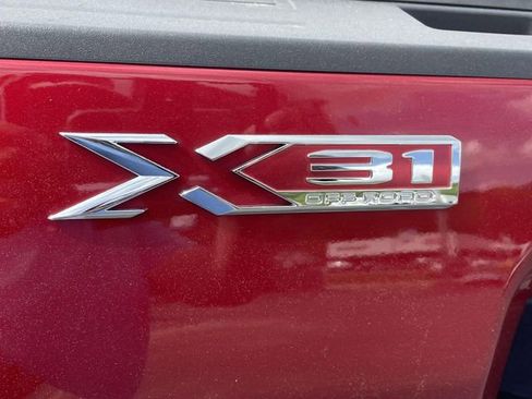 Certified 2025 GMC Sierra 2500 SLT w/ SLT Convenience Package image 11