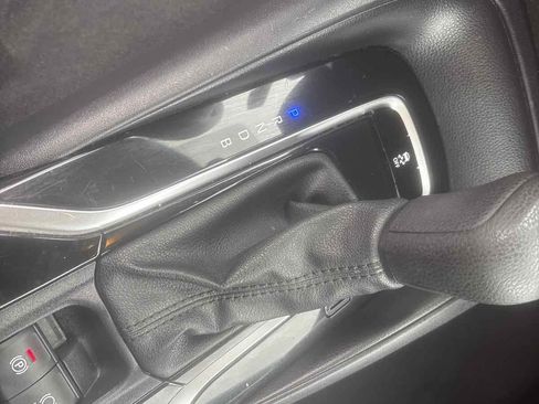 Used 2022 Toyota Corolla LE image 18