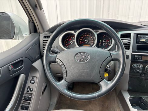 Used 2005 Toyota 4Runner Limited image 23