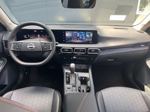 New 2026 Nissan Sentra SR w/ SR Premium Package FWD image 12