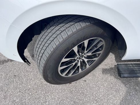 Certified 2025 Ford Expedition Platinum AWD/4WD image 37
