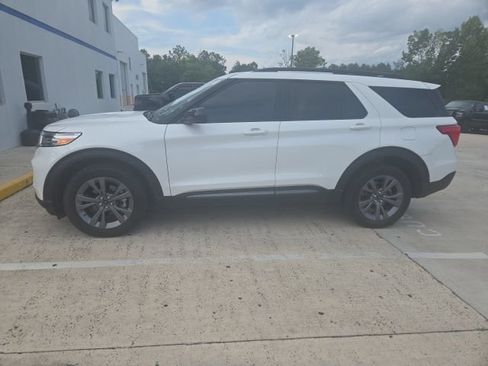 Used 2024 Ford Explorer XLT w/ Equipment Group 202A AWD/4WD image 14