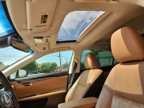 Used 2017 Lexus ES 350 w/ Luxury Package FWD image 7