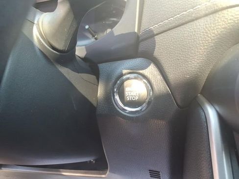 Used 2022 Toyota RAV4 Limited FWD image 19