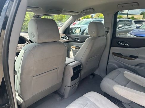 Used 2022 GMC Acadia SLE FWD image 26