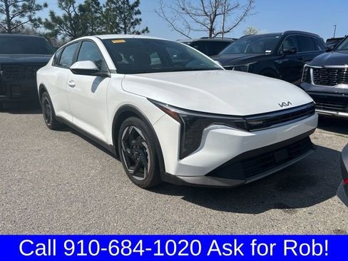Used 2025 Kia K4 EX image 1