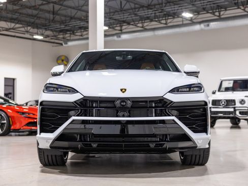 Used 2025 Lamborghini Urus SE image 2