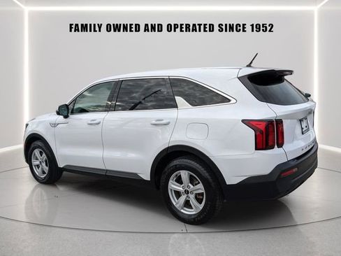 Used 2022 Kia Sorento LX image 5