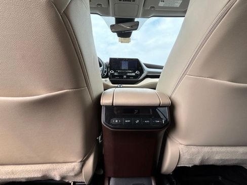Used 2020 Toyota Highlander Limited AWD/4WD image 29