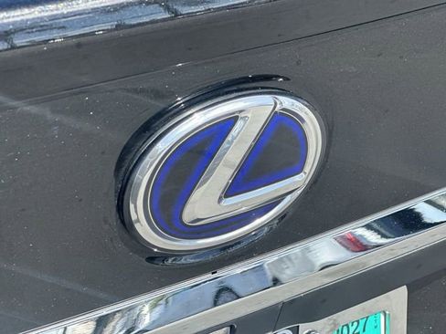 Used 2022 Lexus ES 300h w/ Accessory Package image 33