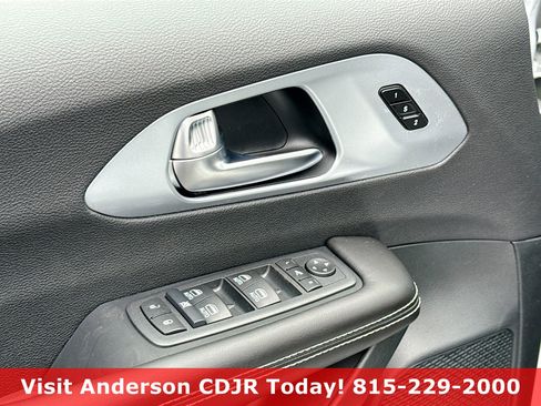 New 2026 Chrysler Pacifica Limited image 9