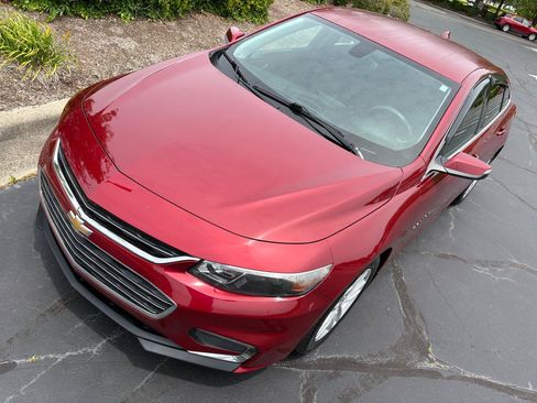 Used 2017 Chevrolet Malibu LT FWD image 4