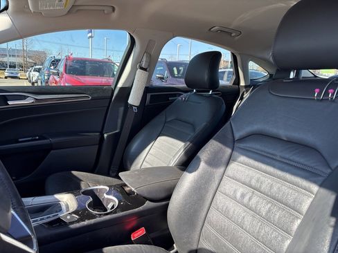 Used 2016 Ford Fusion SE w/ Equipment Group 202A image 6