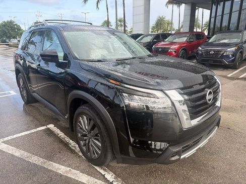 Used 2024 Nissan Pathfinder SL w/ SL Premium Package FWD image 1