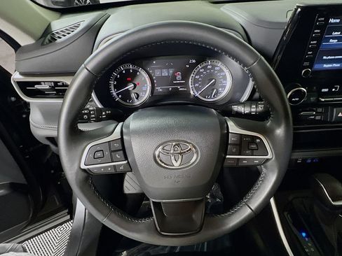 Used 2022 Toyota Highlander XLE AWD/4WD image 10