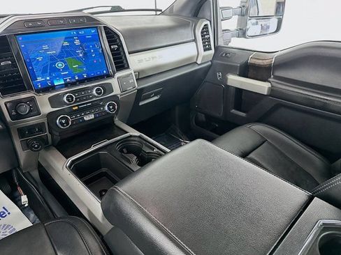 Used 2022 Ford F250 Lariat w/ Black Appearance Package AWD/4WD image 10