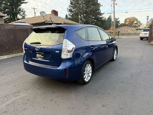 Used 2012 Toyota Prius V Five image 5