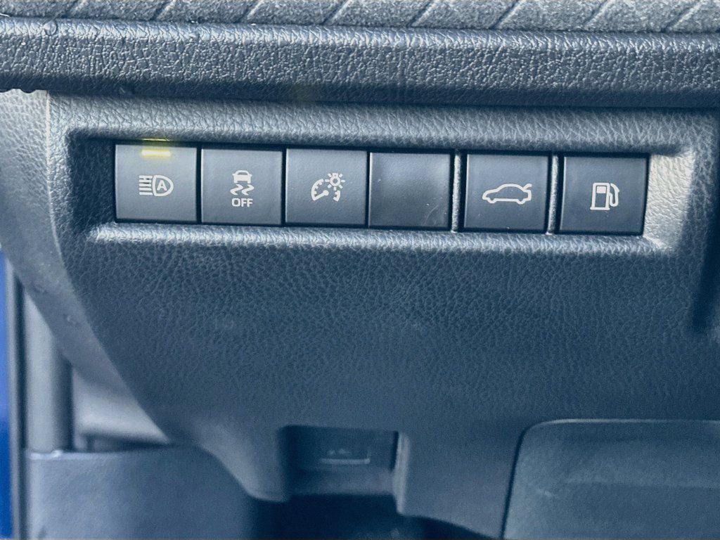 Used 2025 Toyota Camry XLE FWD image 10
